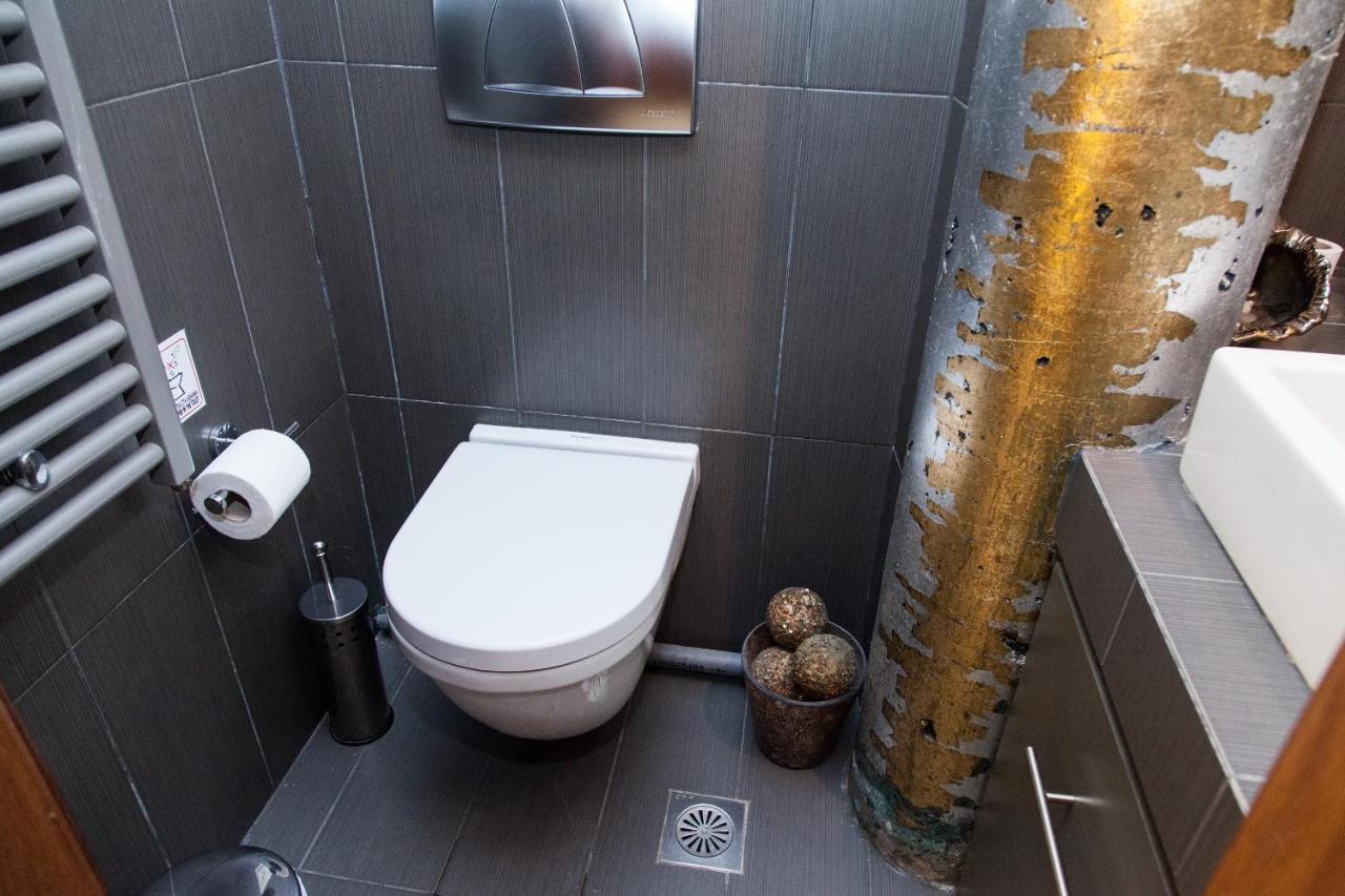 Unique Apt W/ Veranda Walking Distance To Sites Apartment Athens Luaran gambar